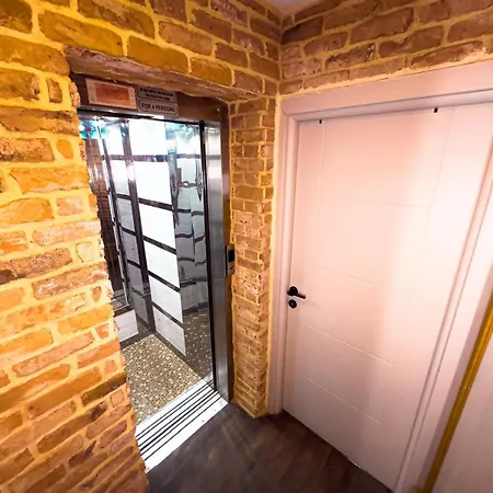 House 1 Apart-hotel