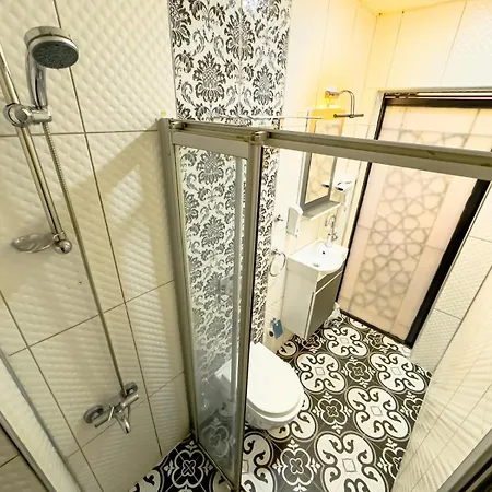 Aparthotel House 1 *
