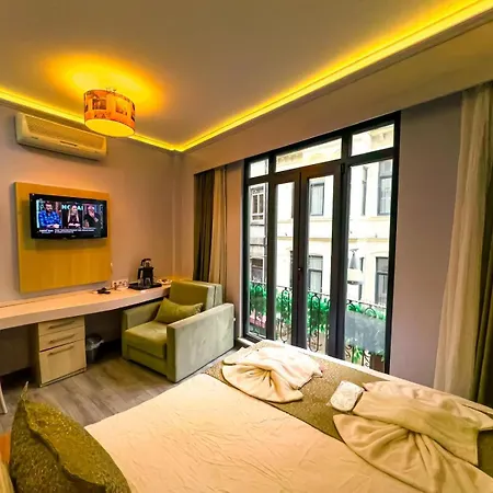 Aparthotel House 1 *