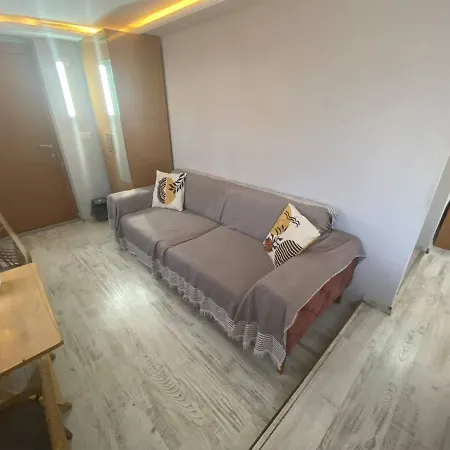 House Hotel 1 *
