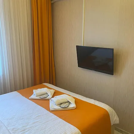 House Hotel 1 *