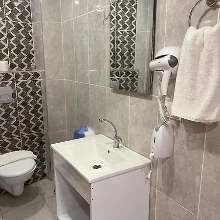 House Hotel 1 *