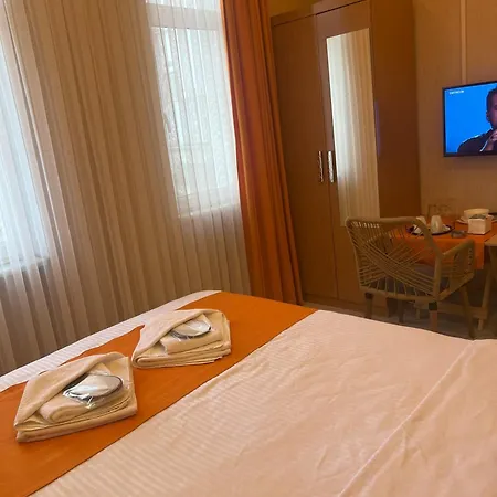 House Hotel 1 *