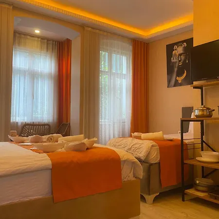 House Hotel 1