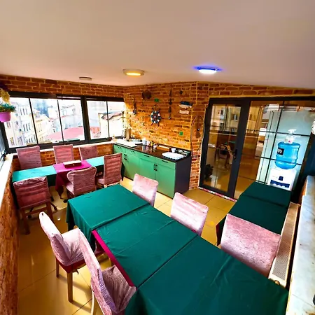 Apartmanhotel House 1 2*