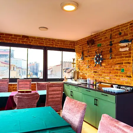 Apartmanhotel House 1 2*