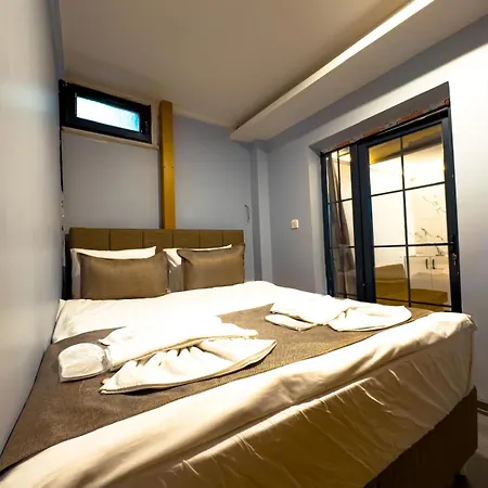 Apartmanhotel House 1 2*