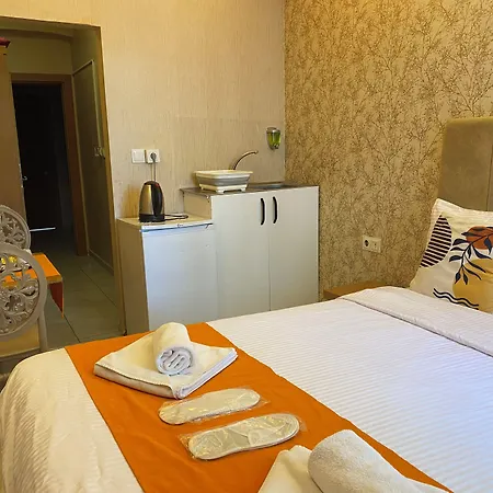 Apartmanhotel House 1 2*