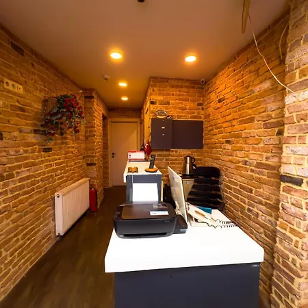 House 1 Aparthotel 2*