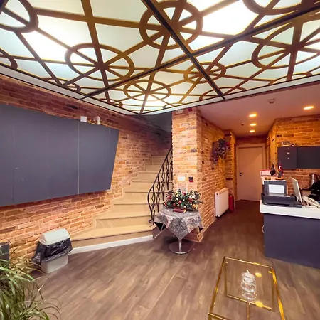 House 1 Aparthotel 2*