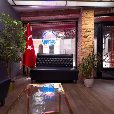 House 1 Aparthotel 2*